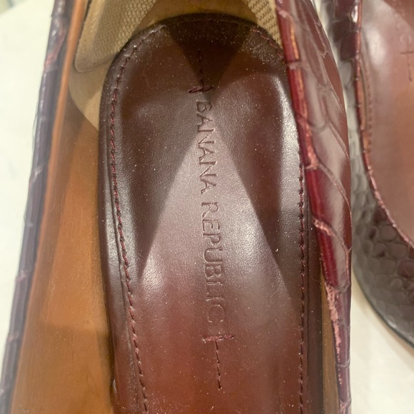 Banana Republic all leather burgundy heels - Picture 7 of 8